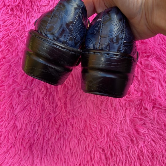 GH Bass Sheena embossed dark blue cushioned clogs size 8 - Picture 8 of 9